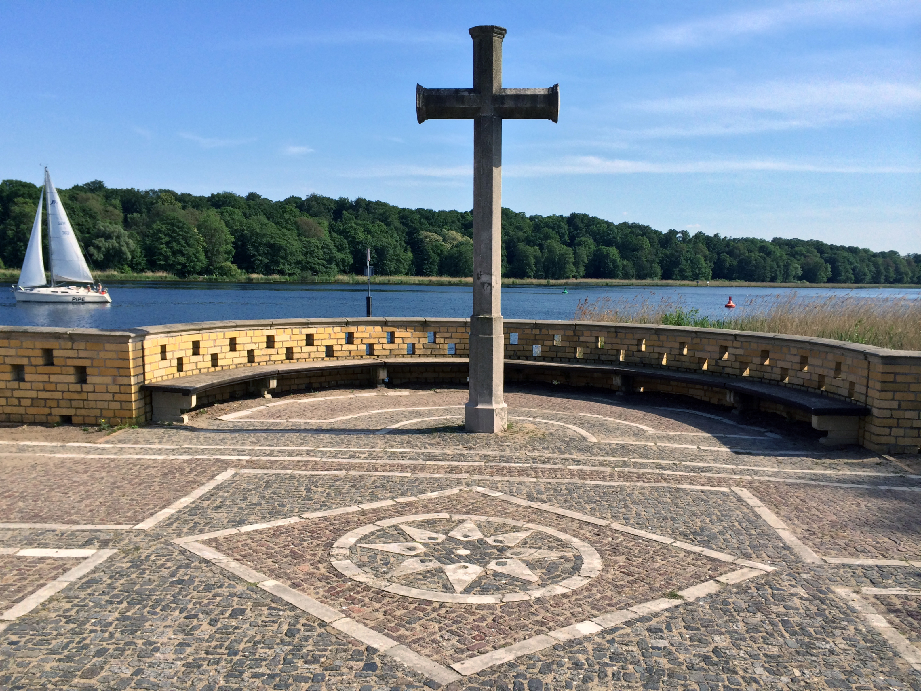 Kreuz - Heilandskirche am Port von Sacrow bei Potsdam