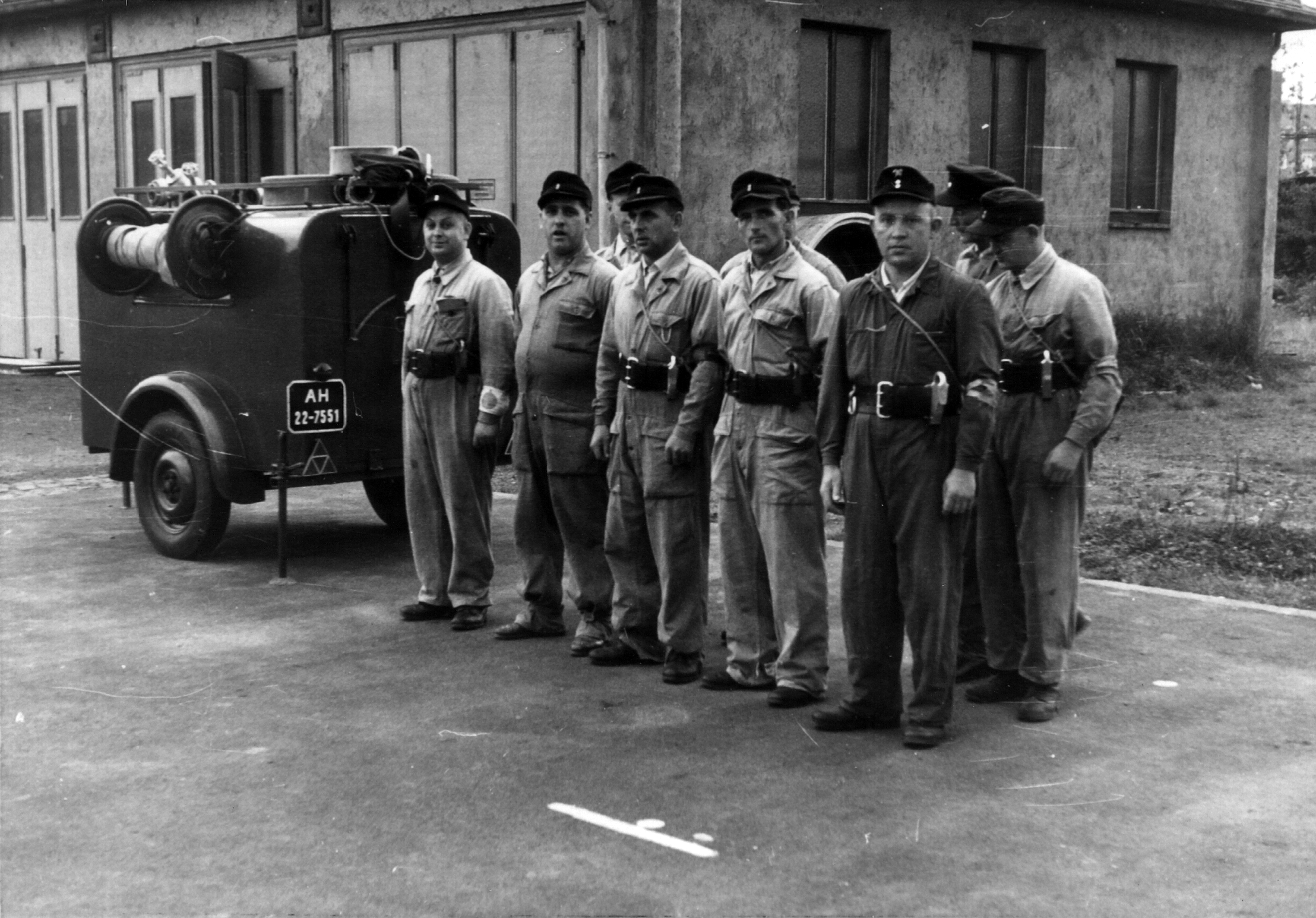 Feuerwehr Königstädten - Grundlehrgang Kassel 1958 - Stillgestanden