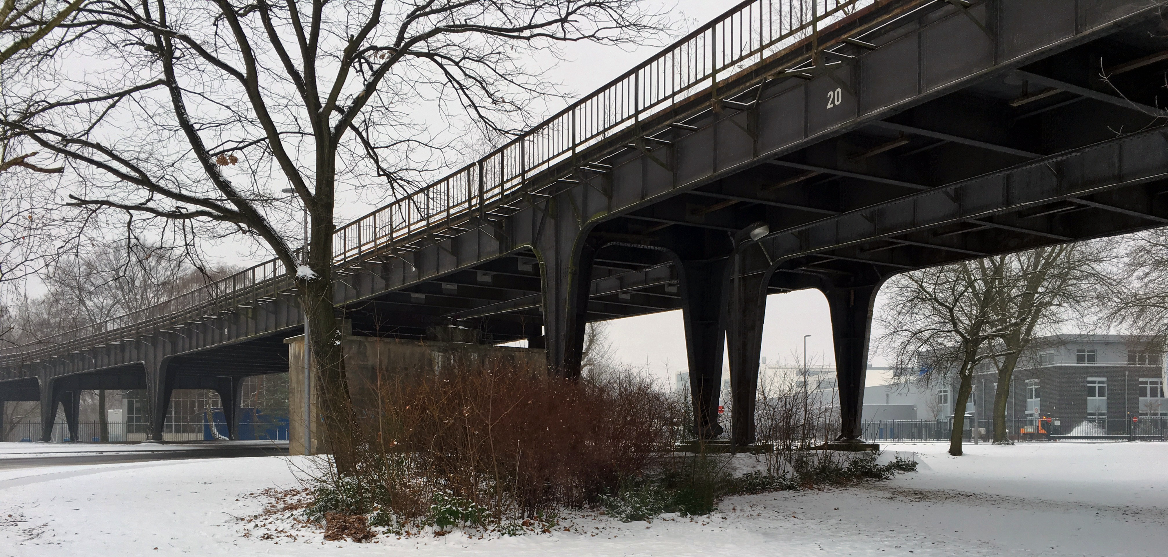 Stillgelegte S-Bahn am Wernerwerk - Berlin