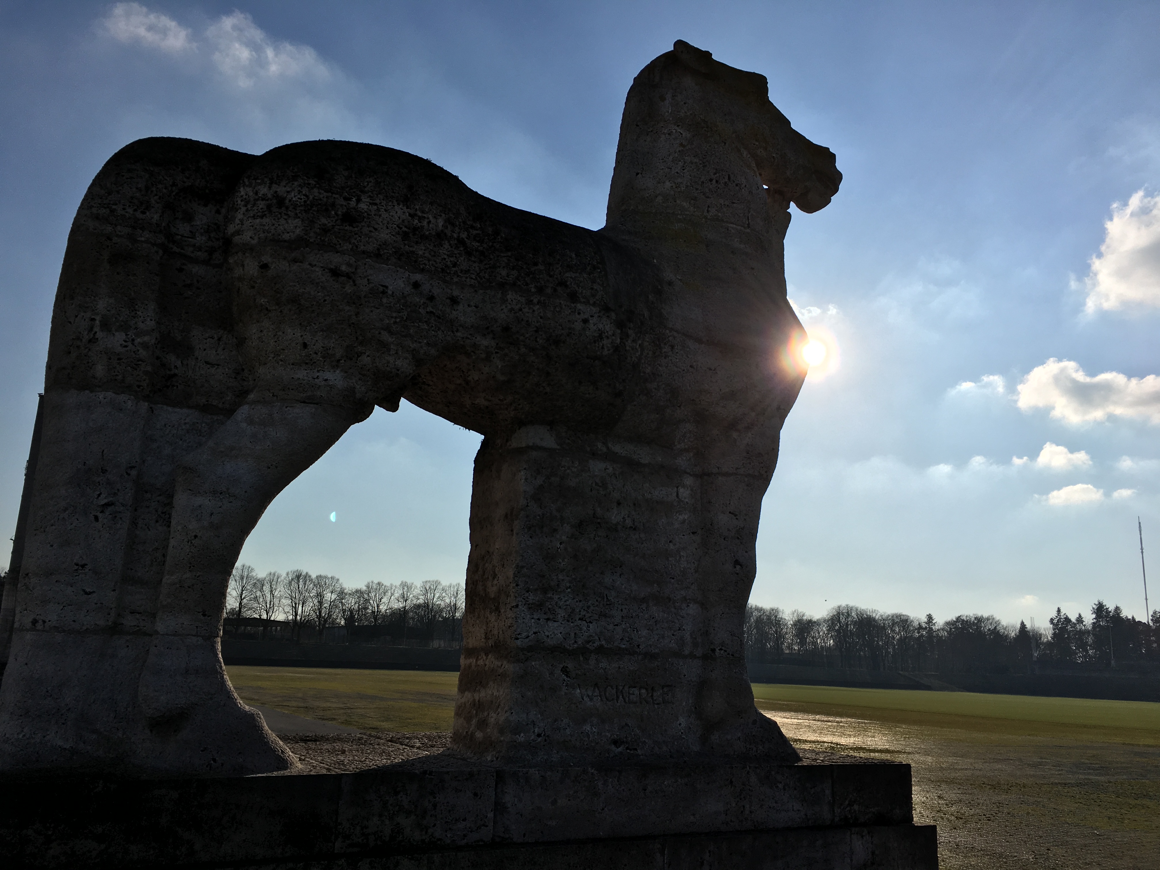 Olympiastadion Berlin - Pferd mit Reiter - Statue am Maifeld