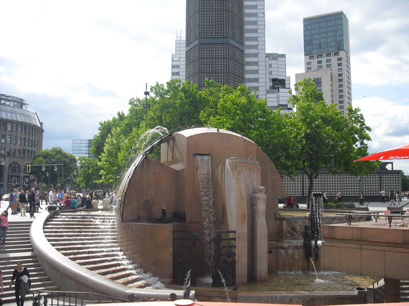 Berlin - Wasserklops - Weltkugelbrunnen - Breitscheidplatz - 2013