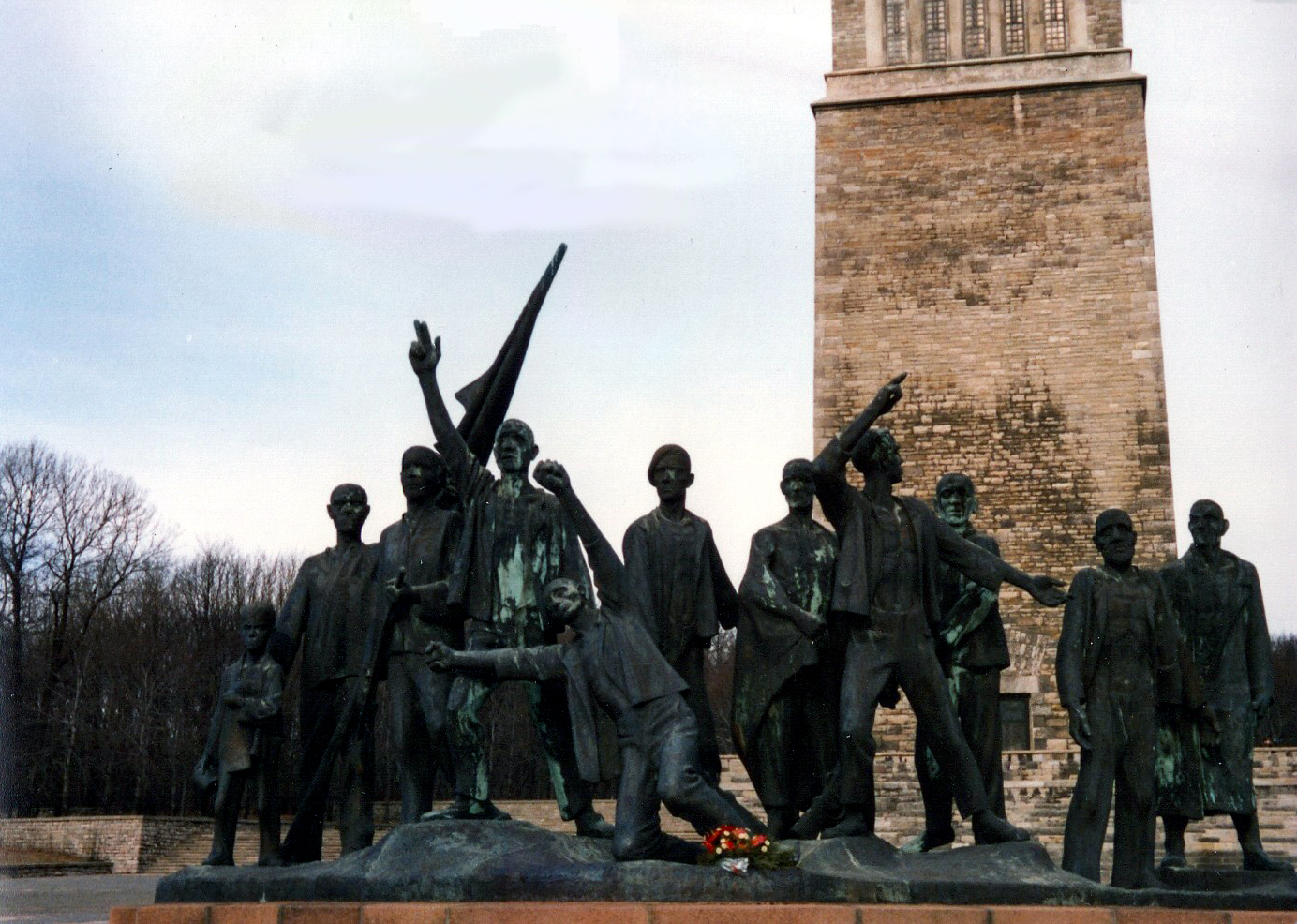 Ergreifende Skulptur und Denkmal in Ost-Berlin - 1988