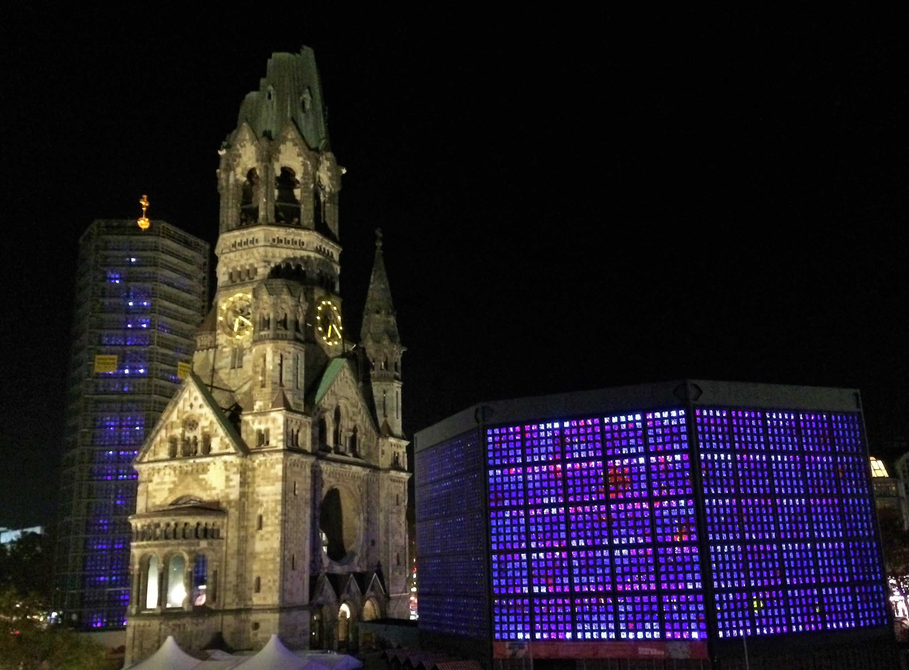 Kaiser-Wilhelm Gedächtniskirche, Turmruine als Mahnmal der Bombardierung