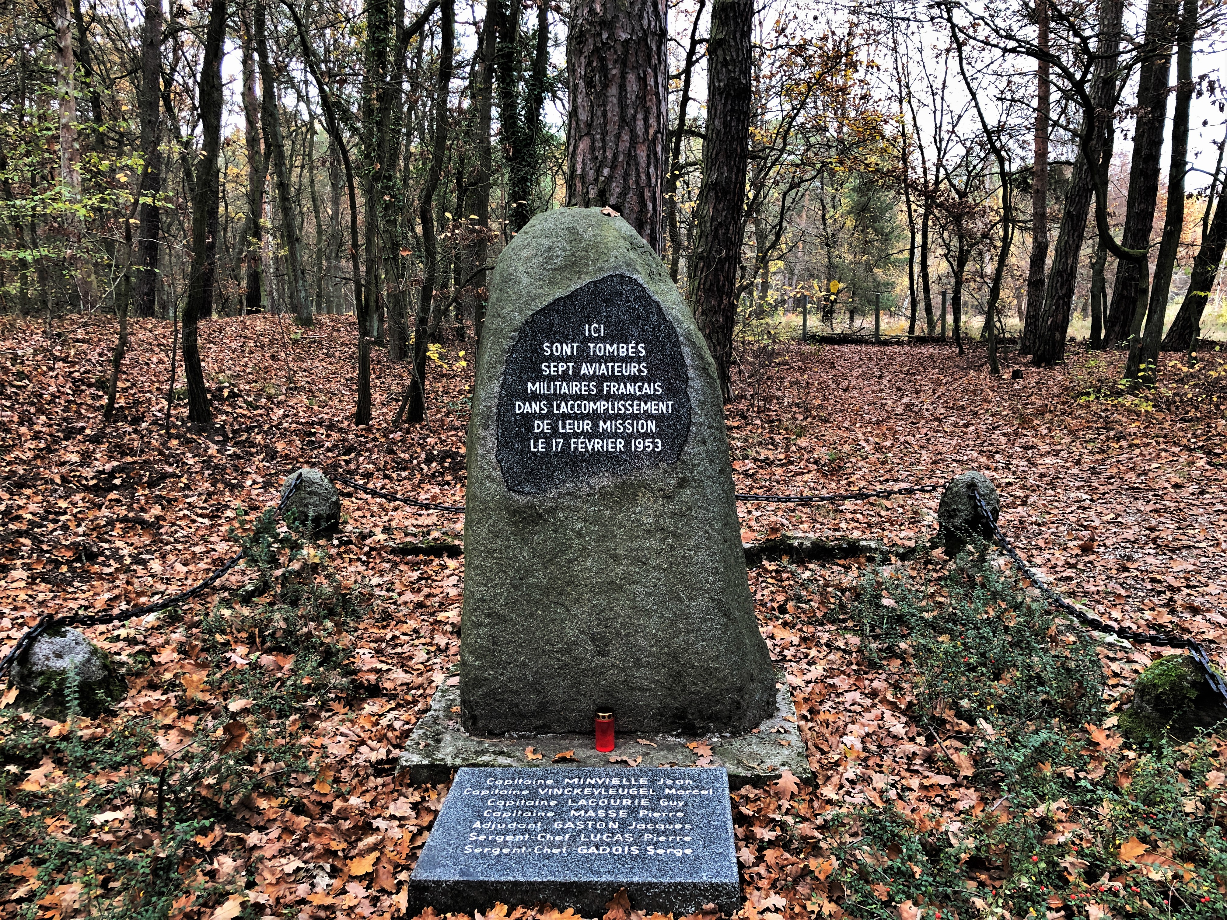 Gedenkstätte und Denkmal für die gefallene französische Militärflieger