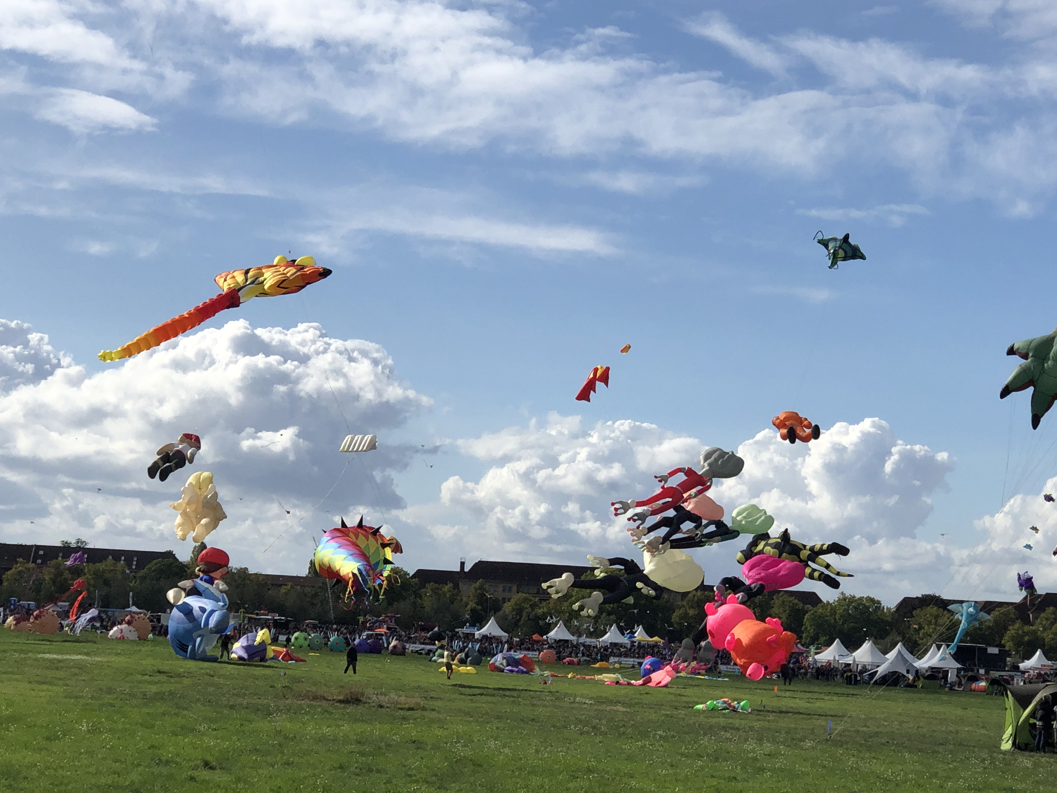 Riesendrachen Festival am Tempelhofer Feld - Berlin