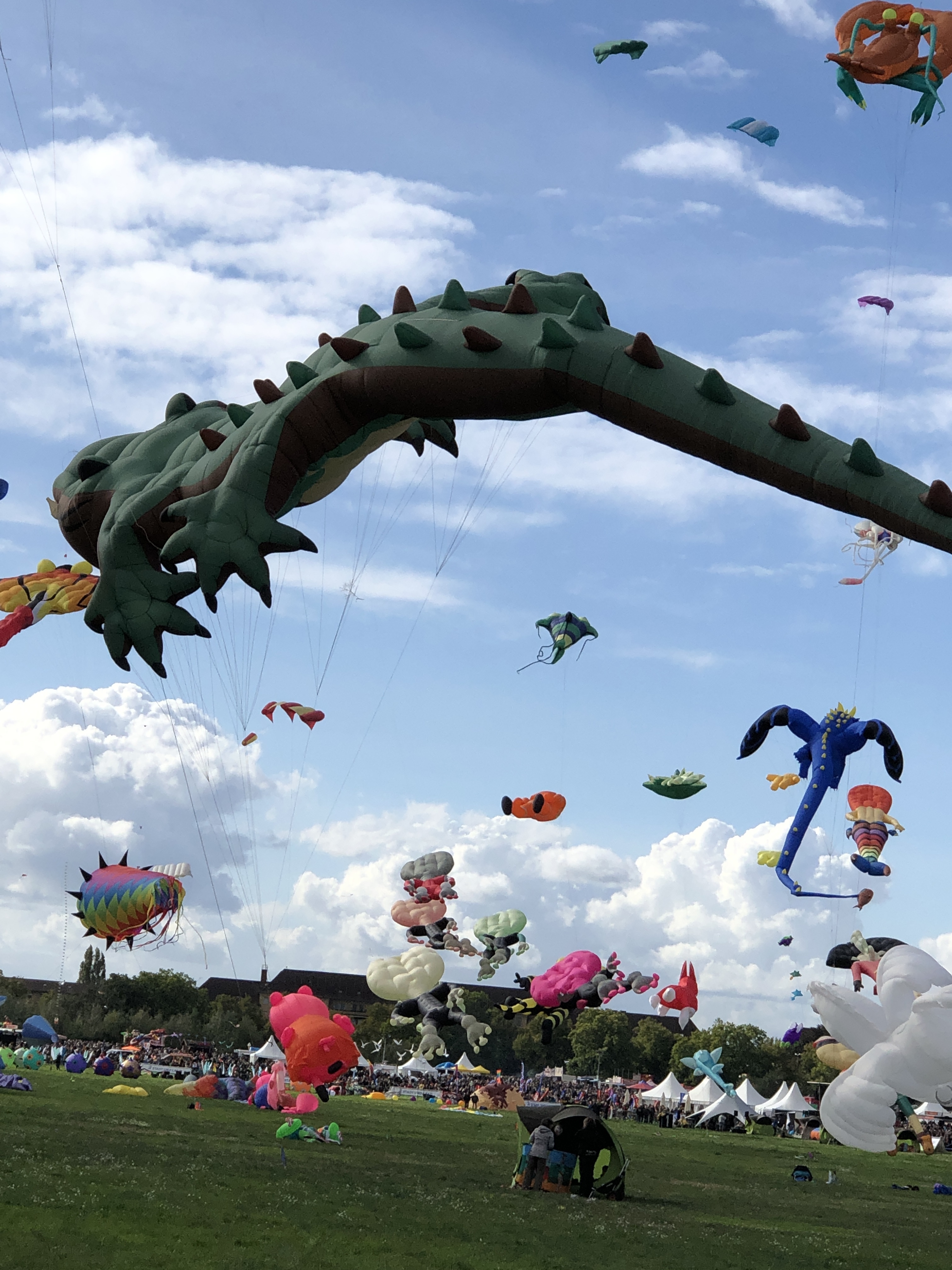 Riesendrachen Festival am Tempelhofer Feld - Berlin