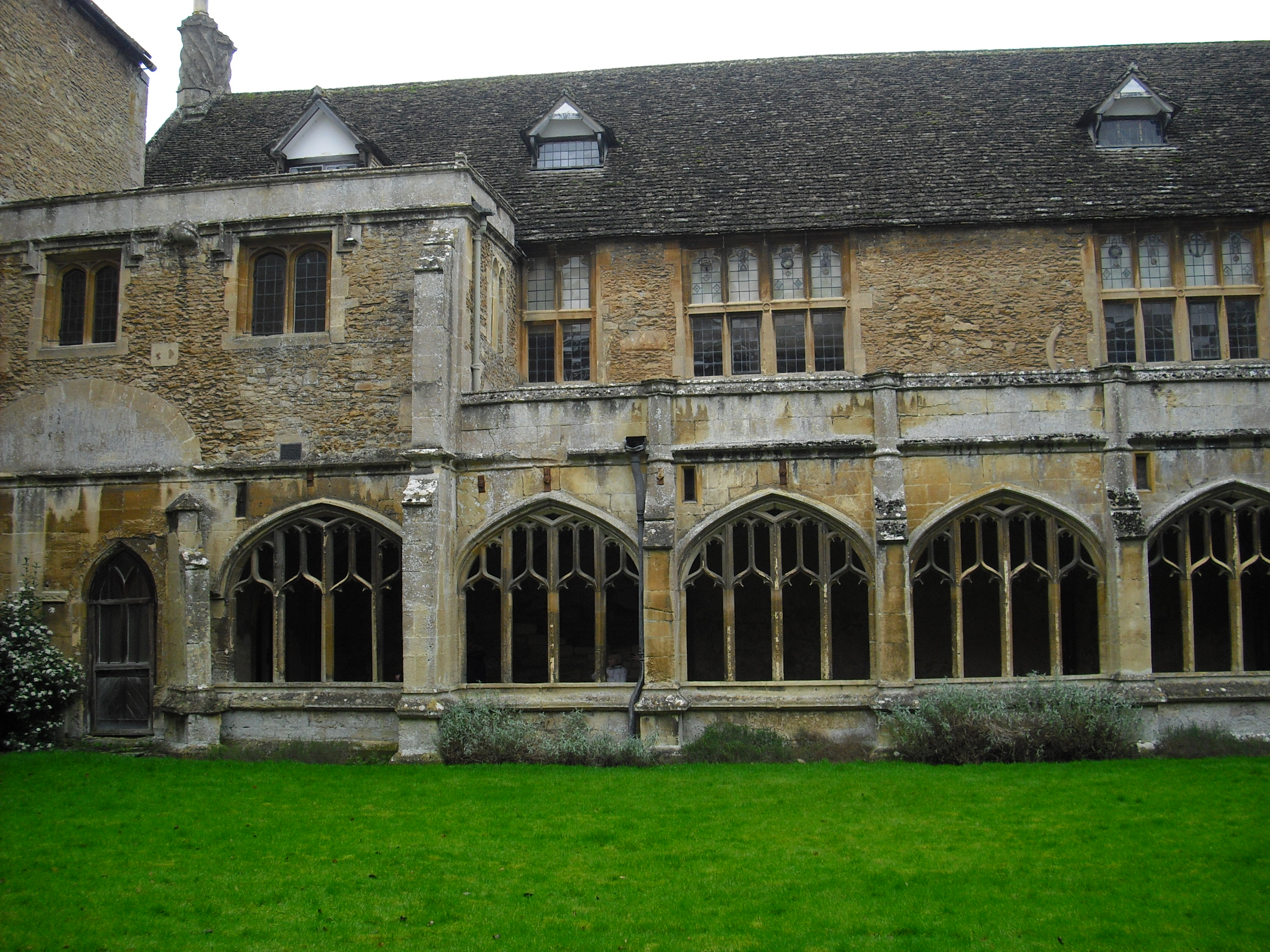 Lacock Abbey - Benediktinenkloster erbaut um 1260 - Innenhof