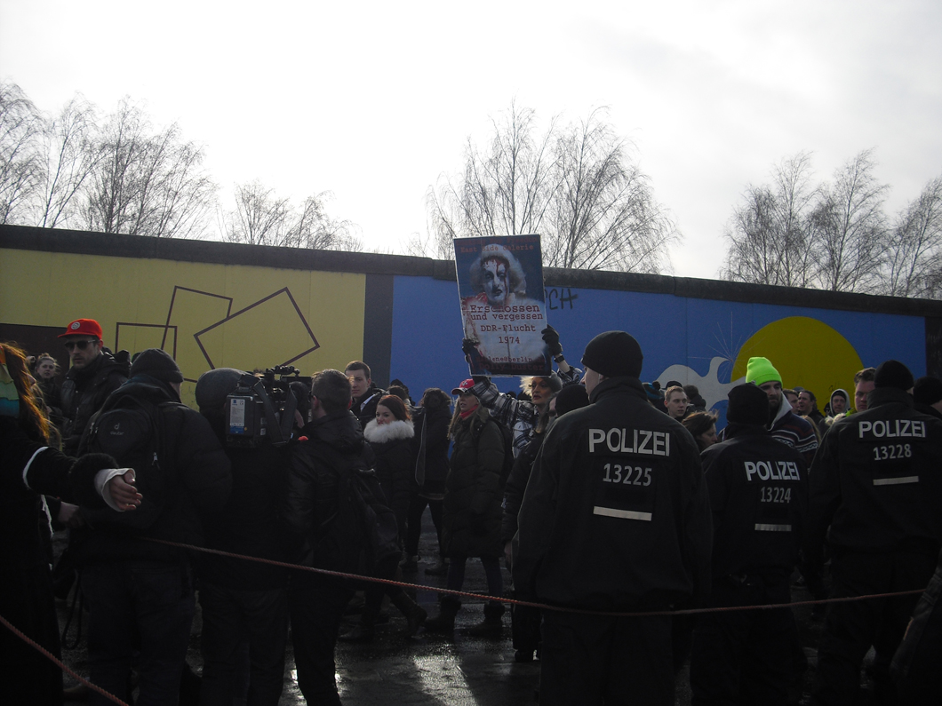 Demonstration gegen den Abriss von der East Side Galerie