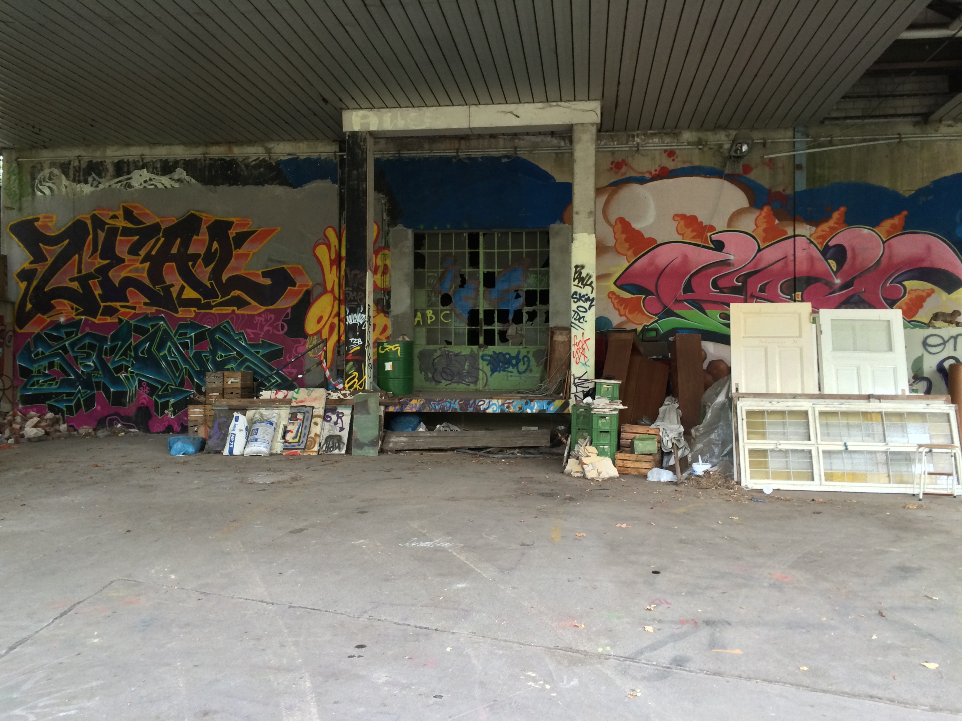 Berlin - Teufelsberg - Field Station - Kantinenlager - Graffitis - Canteen Warehouse