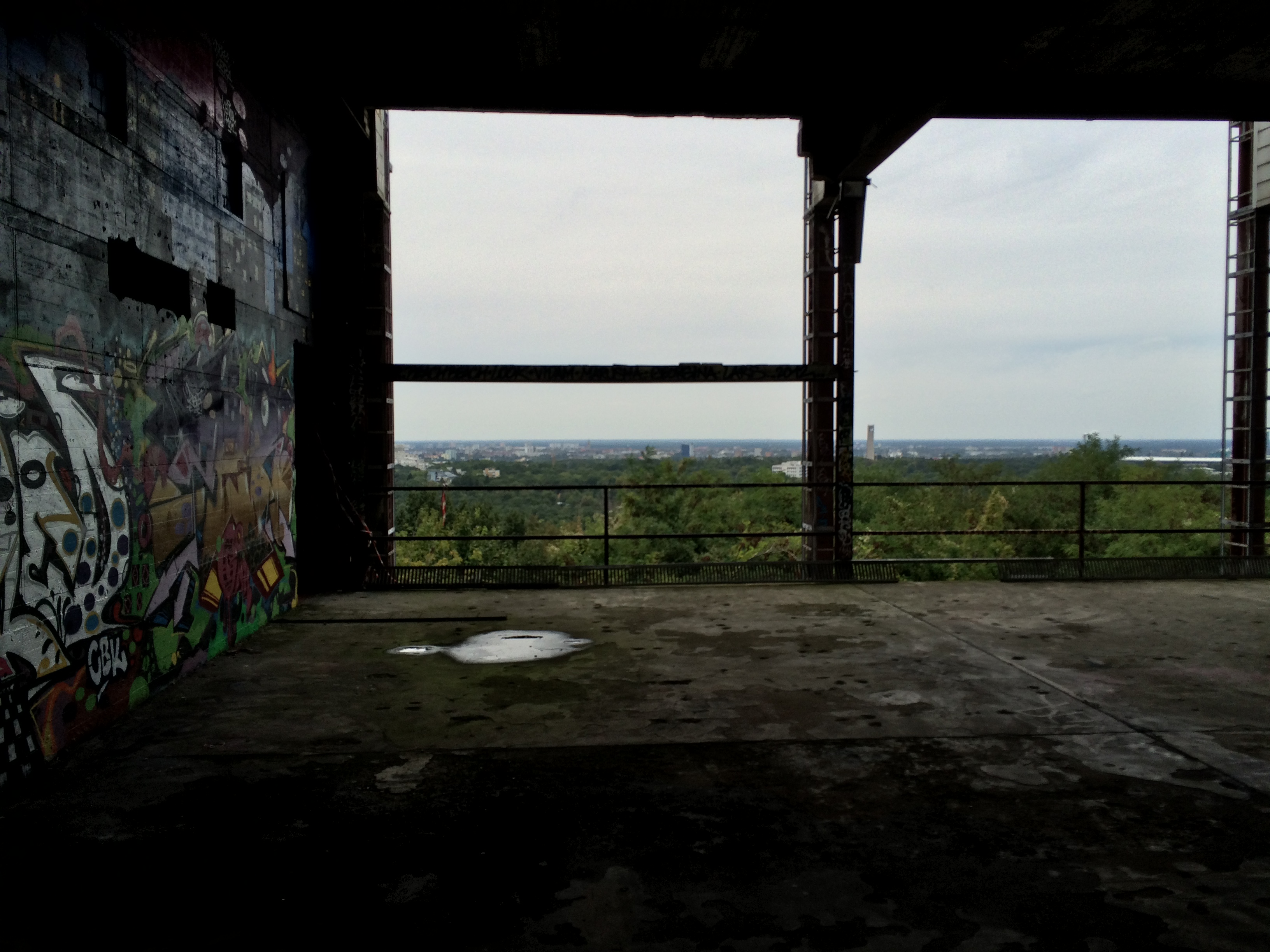 Berlin - Grunewald - Teufelsberg - Abhörstation - Trümmerblick auf Berlin